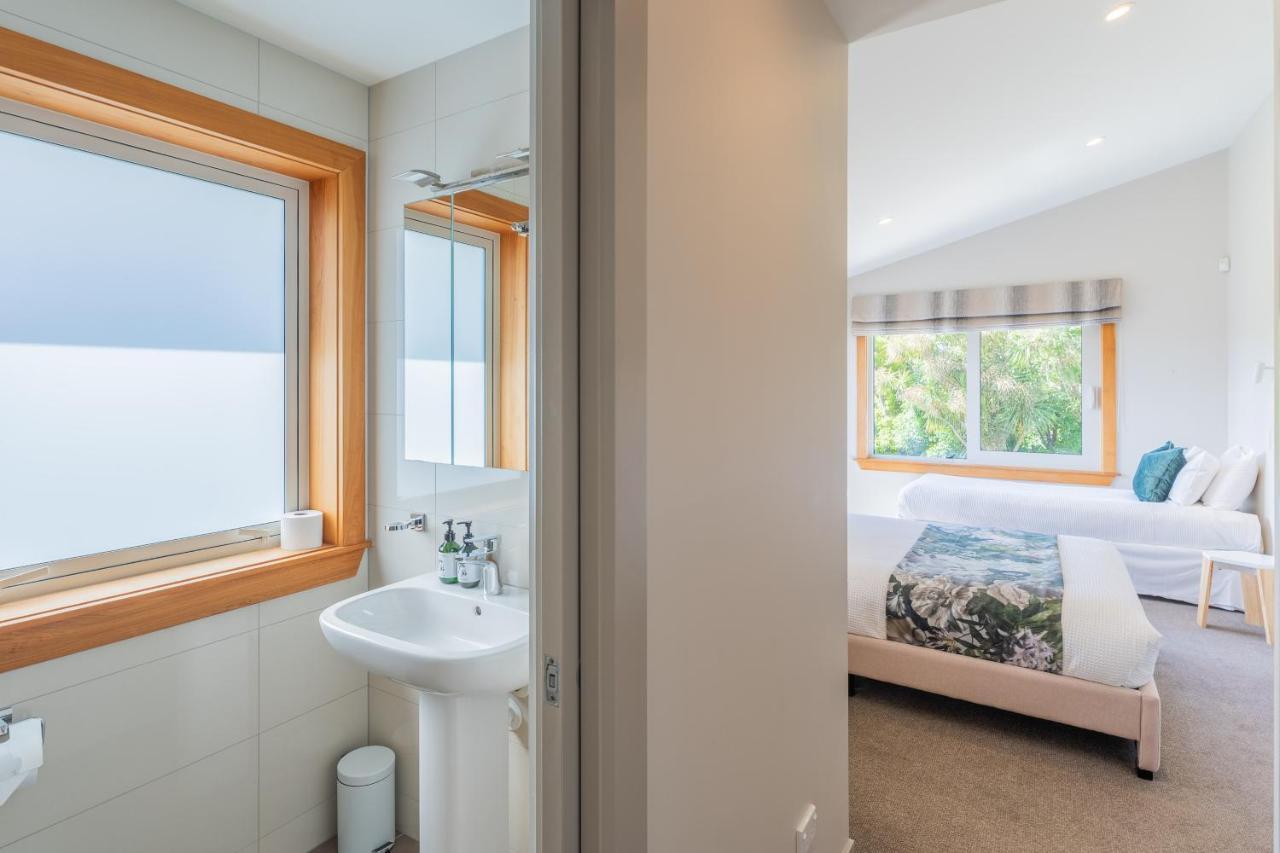 Anam Cara Gardens Luxury Villa Private Bedrooms And Ensuite Bathrooms Sleeps 9 Otaki Exterior foto