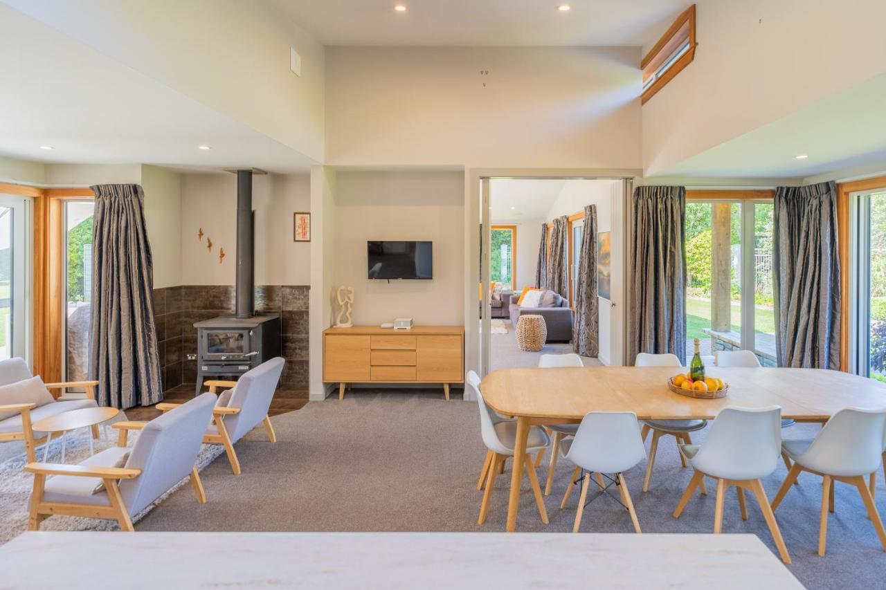 Anam Cara Gardens Luxury Villa Private Bedrooms And Ensuite Bathrooms Sleeps 9 Otaki Exterior foto
