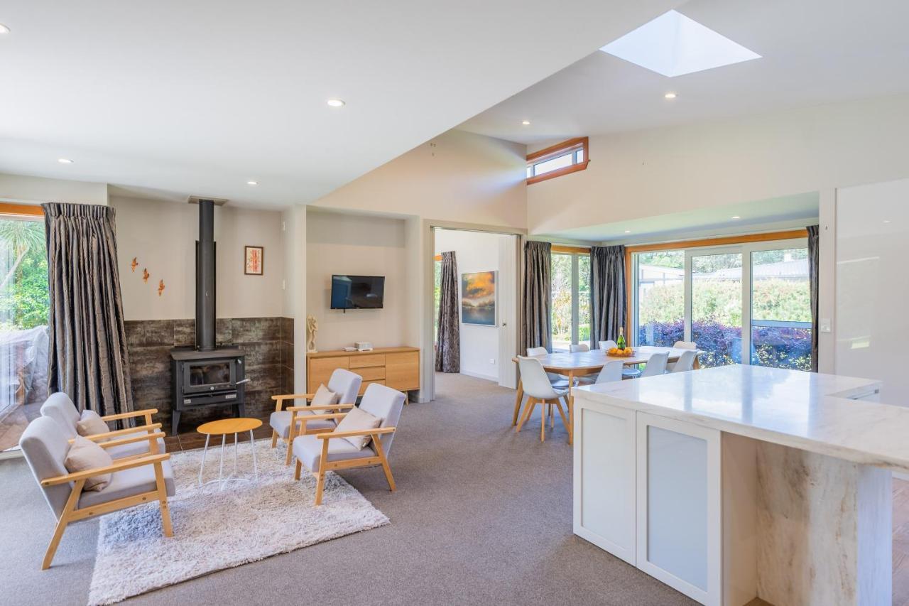 Anam Cara Gardens Luxury Villa Private Bedrooms And Ensuite Bathrooms Sleeps 9 Otaki Exterior foto