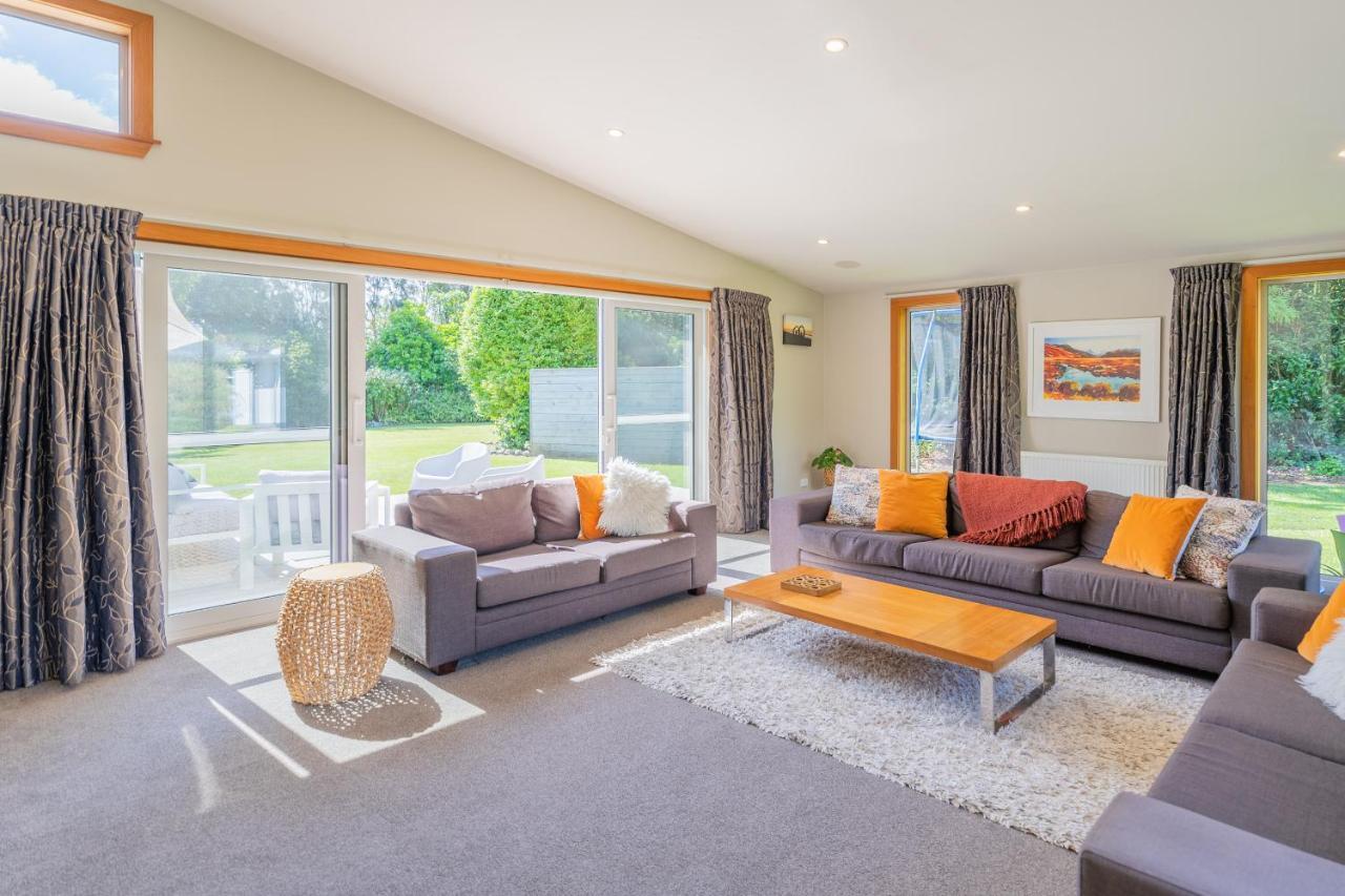 Anam Cara Gardens Luxury Villa Private Bedrooms And Ensuite Bathrooms Sleeps 9 Otaki Exterior foto