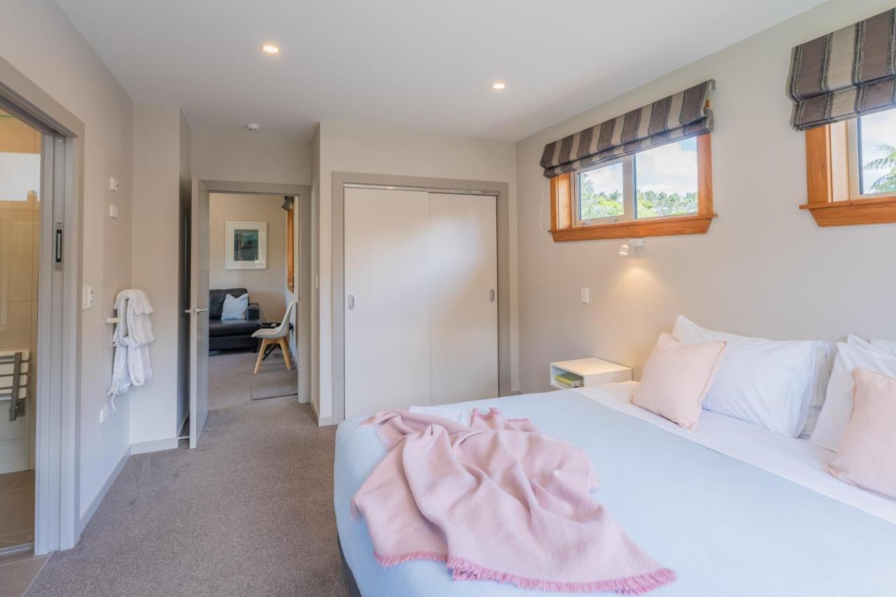 Anam Cara Gardens Luxury Villa Private Bedrooms And Ensuite Bathrooms Sleeps 9 Otaki Exterior foto