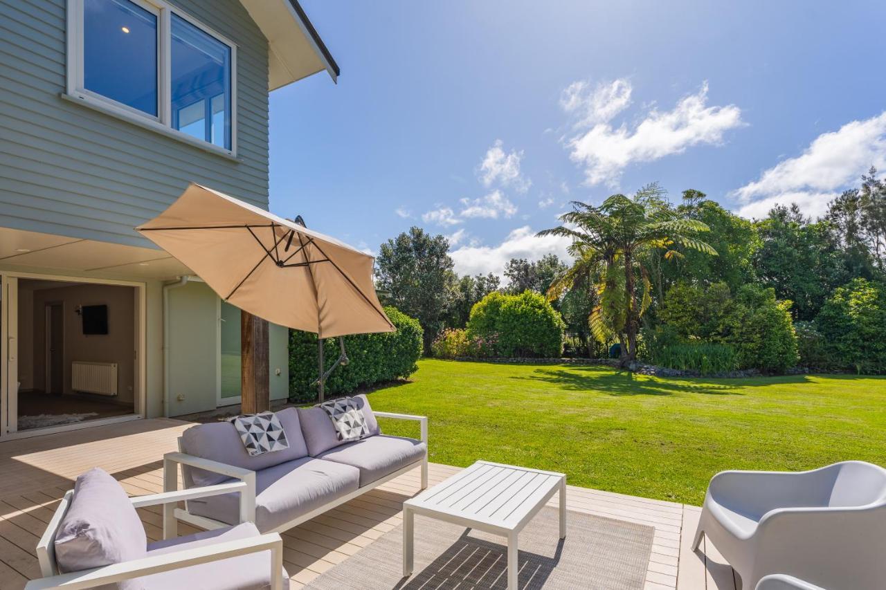 Anam Cara Gardens Luxury Villa Private Bedrooms And Ensuite Bathrooms Sleeps 9 Otaki Exterior foto