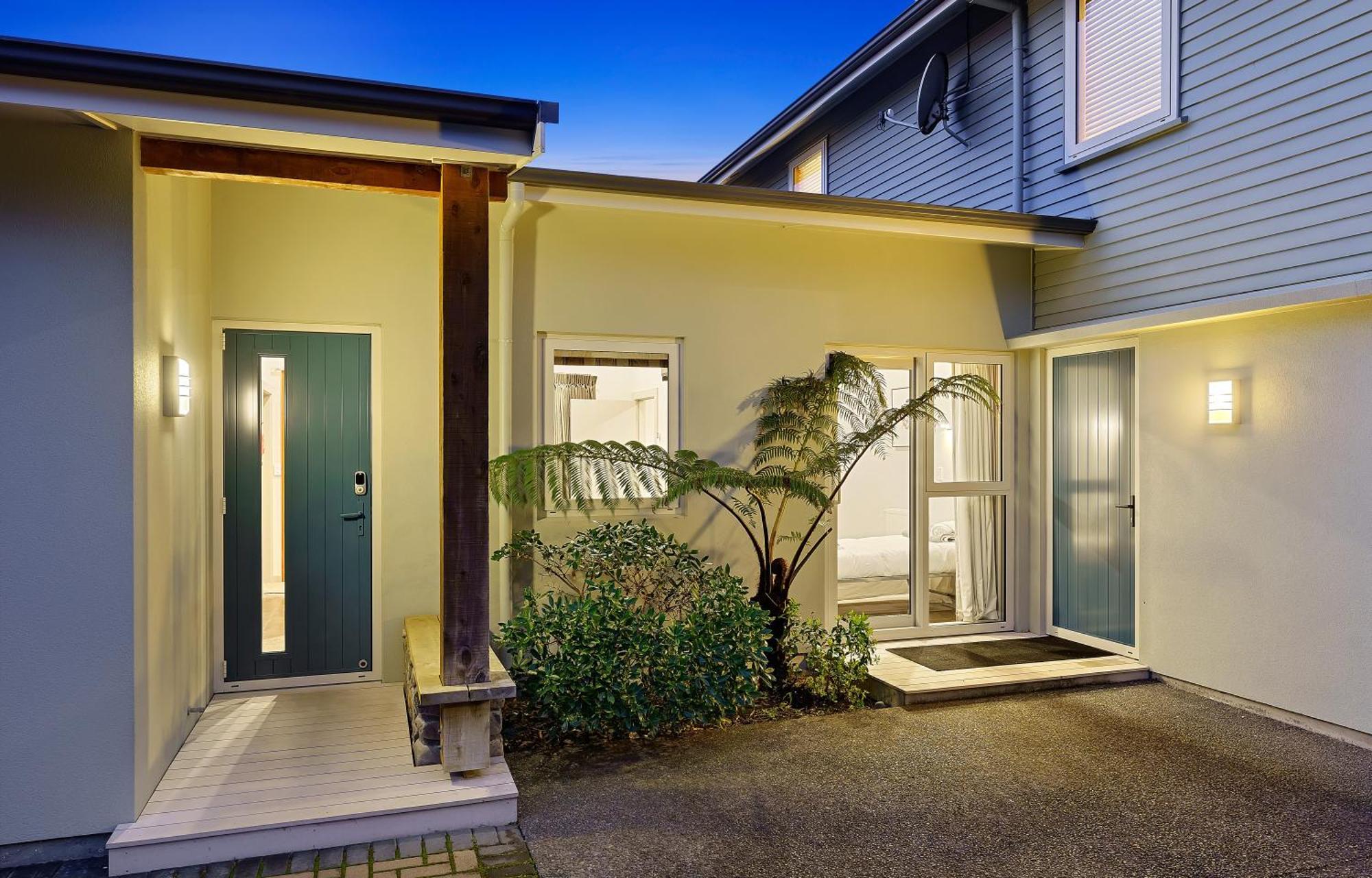 Anam Cara Gardens Luxury Villa Private Bedrooms And Ensuite Bathrooms Sleeps 9 Otaki Exterior foto